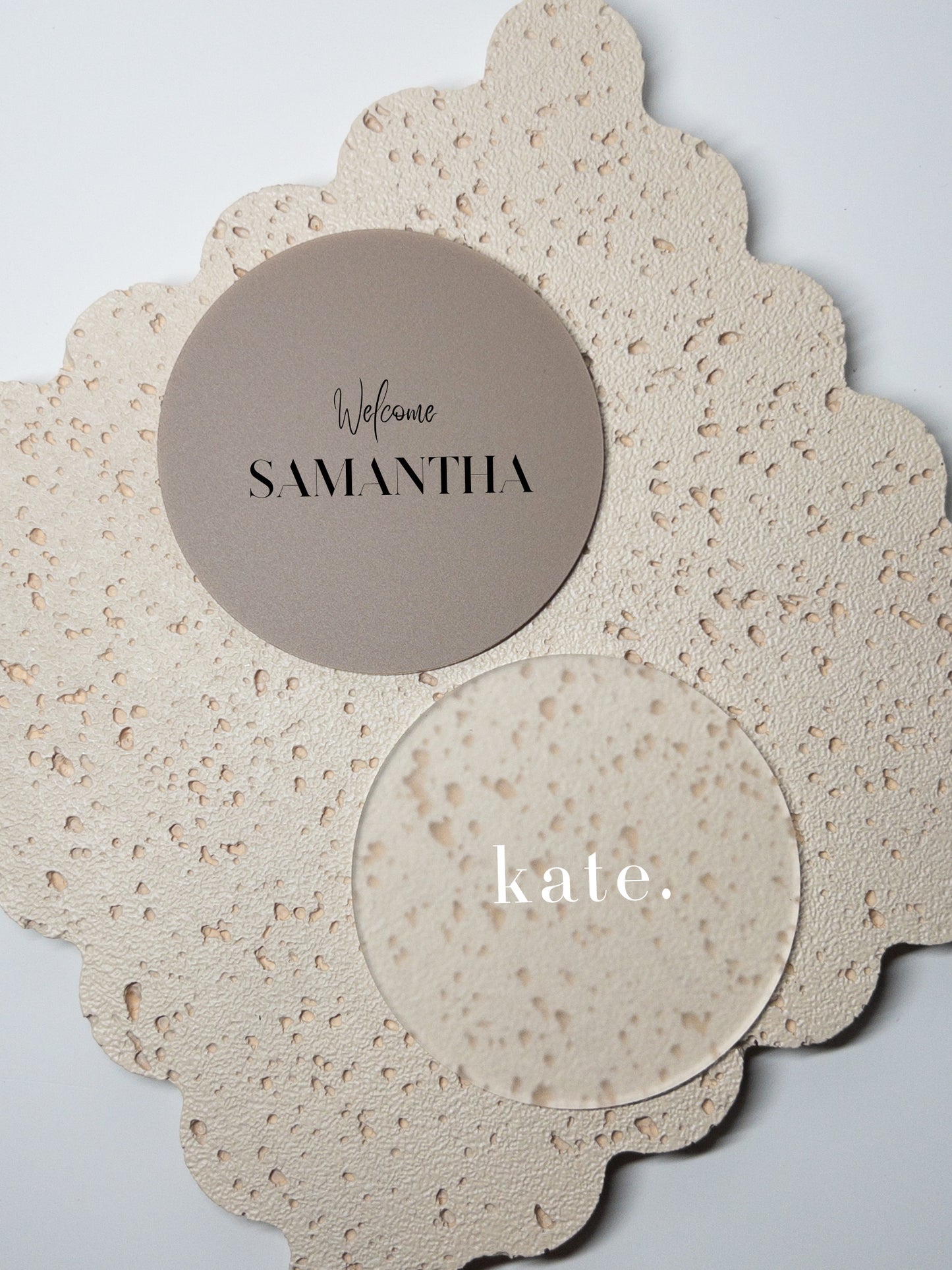 ACRYLIC PLACE CARDS - ROUND SHAPE